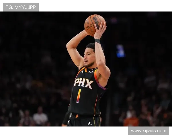 吉莱斯皮称赞布克决策果断自己专注于接球投篮半场贡献12分